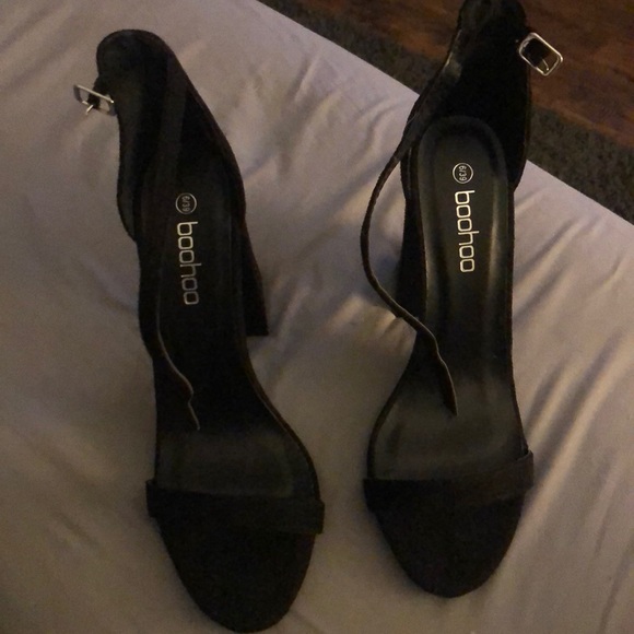 Boohoo Shoes - NWOT women’s Boohoo black strappy heels